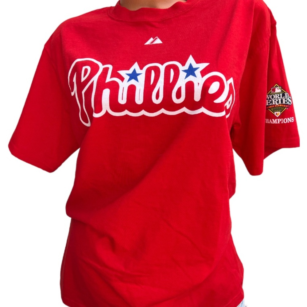 NWT Philadelphia Phillies Cole Hamels #35 Mens Red Graphic Logo Tee Sz M.